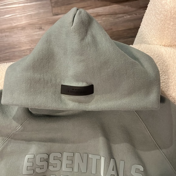ESSENTIALS Fear of God Hoodie in Sycamore - Picture 2 of 3